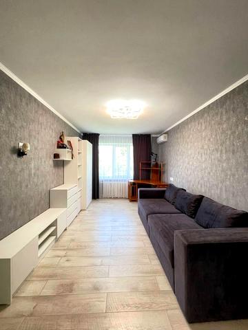 Академіка Корольова вул., 88