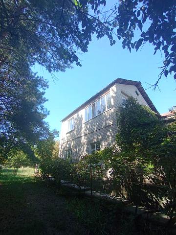 Продам двухэтажный дом на берегу Искровского водохранилища.