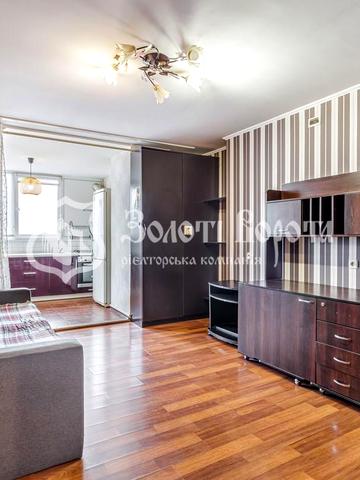 Теплична вул., 38