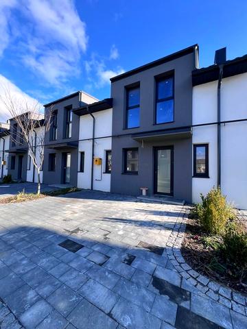 Місячна вул.