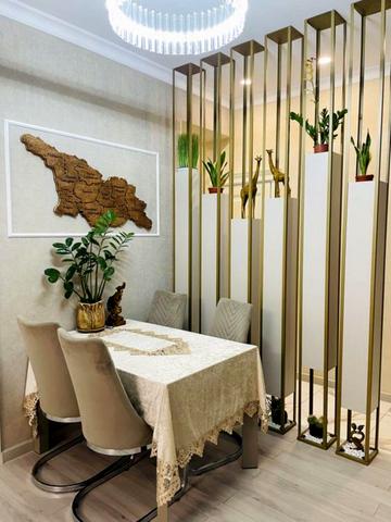 майдан Конституції пл., 20