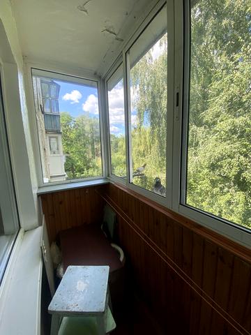 Космонавтів вул., 8