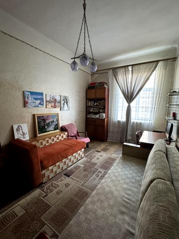 Богдана Хмельницького вул., 64