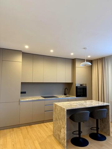 Топольна вул., 4