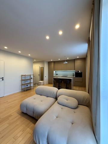 Топольна вул., 4