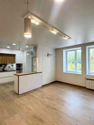 Павла Скоропадського вул., 8