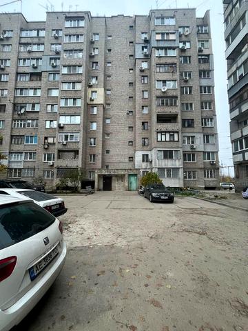 Семафорна вул., 48