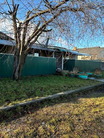 ВЛАСНИК! Продається будинок з гаражем та приміщенням під магазин!