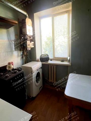 Центральна, 1