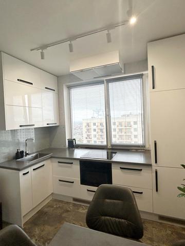 Перлинна вул., 6