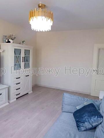 Космічна вул., 11