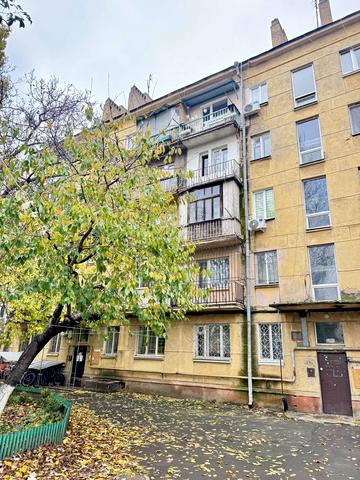 Богдана Хмельницького вул., 1