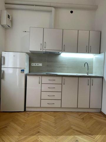 Гетьмана Мазепи вул., 12