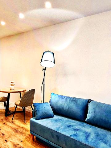 Олександра Олеся вул., 8/17