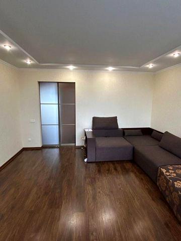 Тепла і простора 3 кімнатна квартира на вулиці Майборського