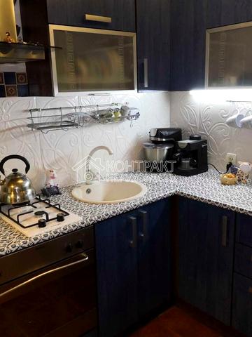 Академіка Вальтера вул., 5