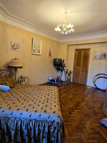 Донця-Захаржевського вул., 2/4