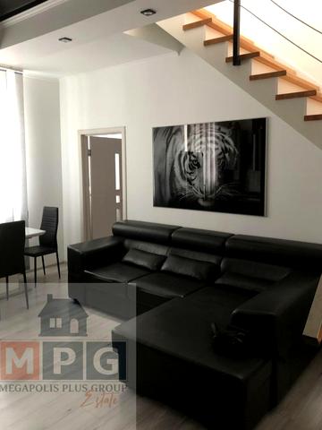 Дмитрівська вул., 19