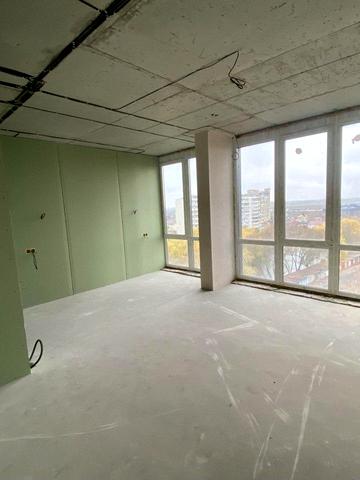 Юності вул., 4