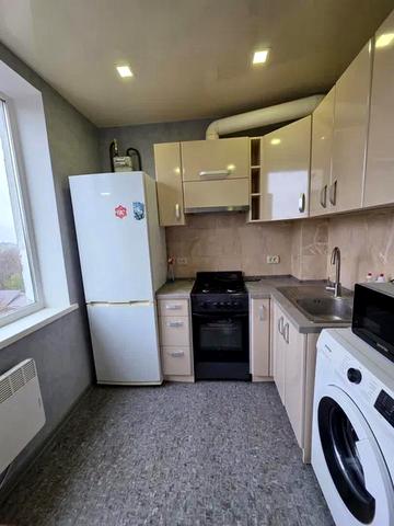 Северина Потоцького вул. (Сімнадцятого партзїзду), 32