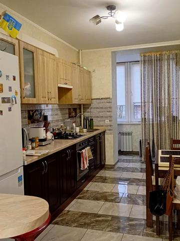 Івана Величковського вул., 61