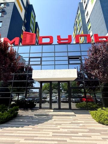 Леоніда Бірюкова бульв., 7