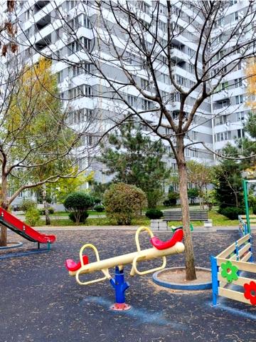 Двокімнатна квартира з ремонтом в Альтаїрі