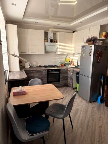 Прибузька вул., 12/1