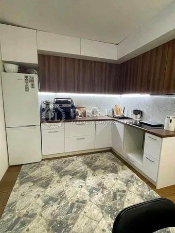 Кадетський Гай вул., 12