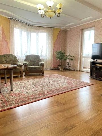 Тролейбусна вул., 28