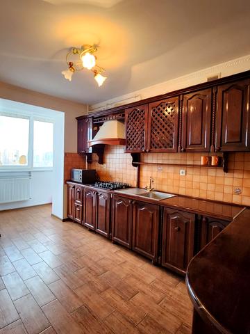 Угорницька вул., 16