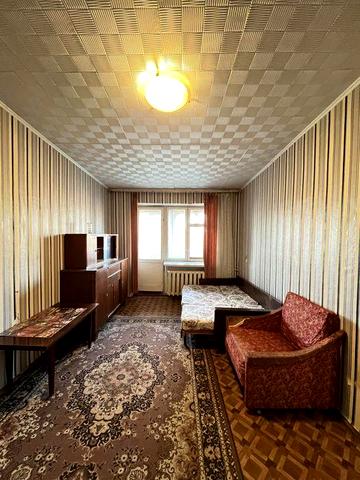 В продажу 1 к к вул. Будівнльників / Колос