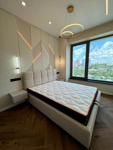 Набережна Перемоги вул., 7