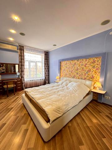 Центральна вул., 4