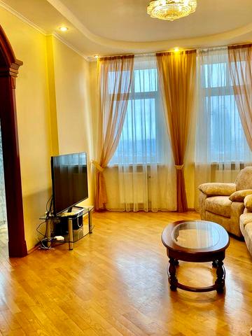 Лесі Українки бул. 23. Видова 2-кім, 75 м2. Гардероб. М.Печерська-5хв.