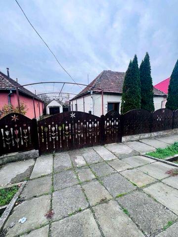 Продаж будинку в с .Яноші при центральній дорозі ( 5 км від Берегово )