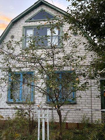 Дачний будинок в затишному місці
