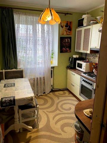 Продається квартира 3-кімнатна у Каневі