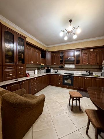 Лесі Українки, 24