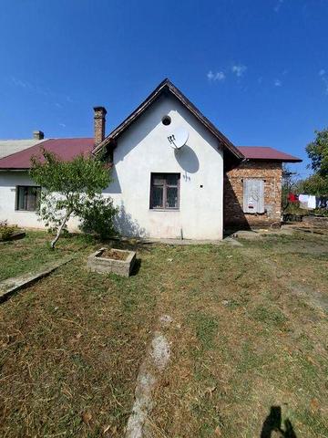 Продається напівособняк квартира.