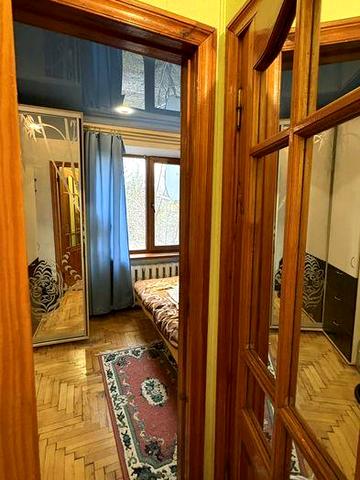 Продам 3-х кімнатну квартиру в центрі