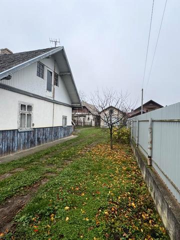 Хмельницького, 18