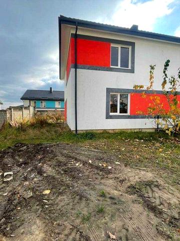 Котедж з міськими комунікаціями та ділянкою 3 сотих