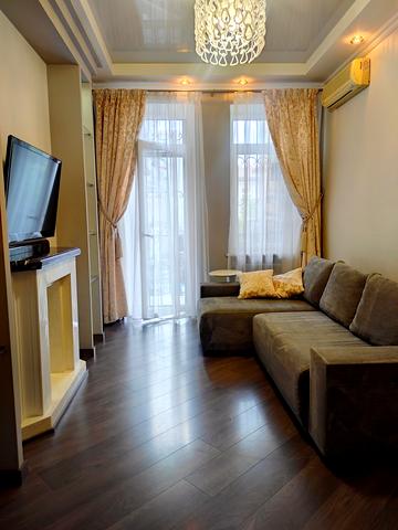 Дерибасівська вул., 14