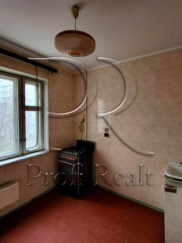 Чорнобильська вул., 18