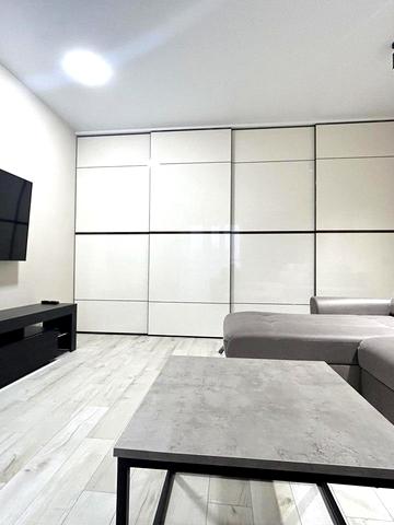 Глибока вул., 24