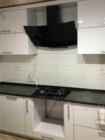 Гетьмана Петра Дорошенка вул. (), 65