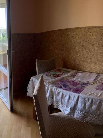 Академіка Євгена Лазаренка вул., 38