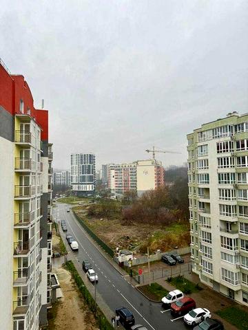 Продаж 2-кімнатної квартири з кухнею-вітальнею по вул. Під Голоском