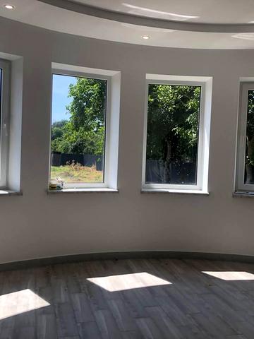 Грушевського вул., 11